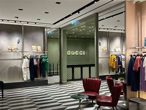 vacature gucci outlet roermond|openingstijden outlet roermond.